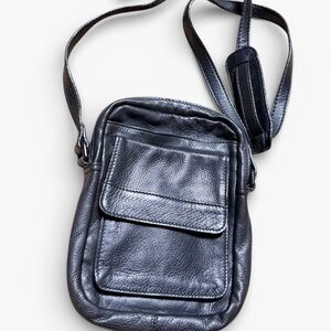 Brookstone Genuine Leather Crossbody Bag – Black